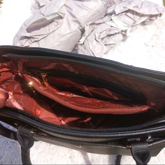 La Terre Vegan, Large Crossbody Purse. Peta Approved - Picture 6 of 6